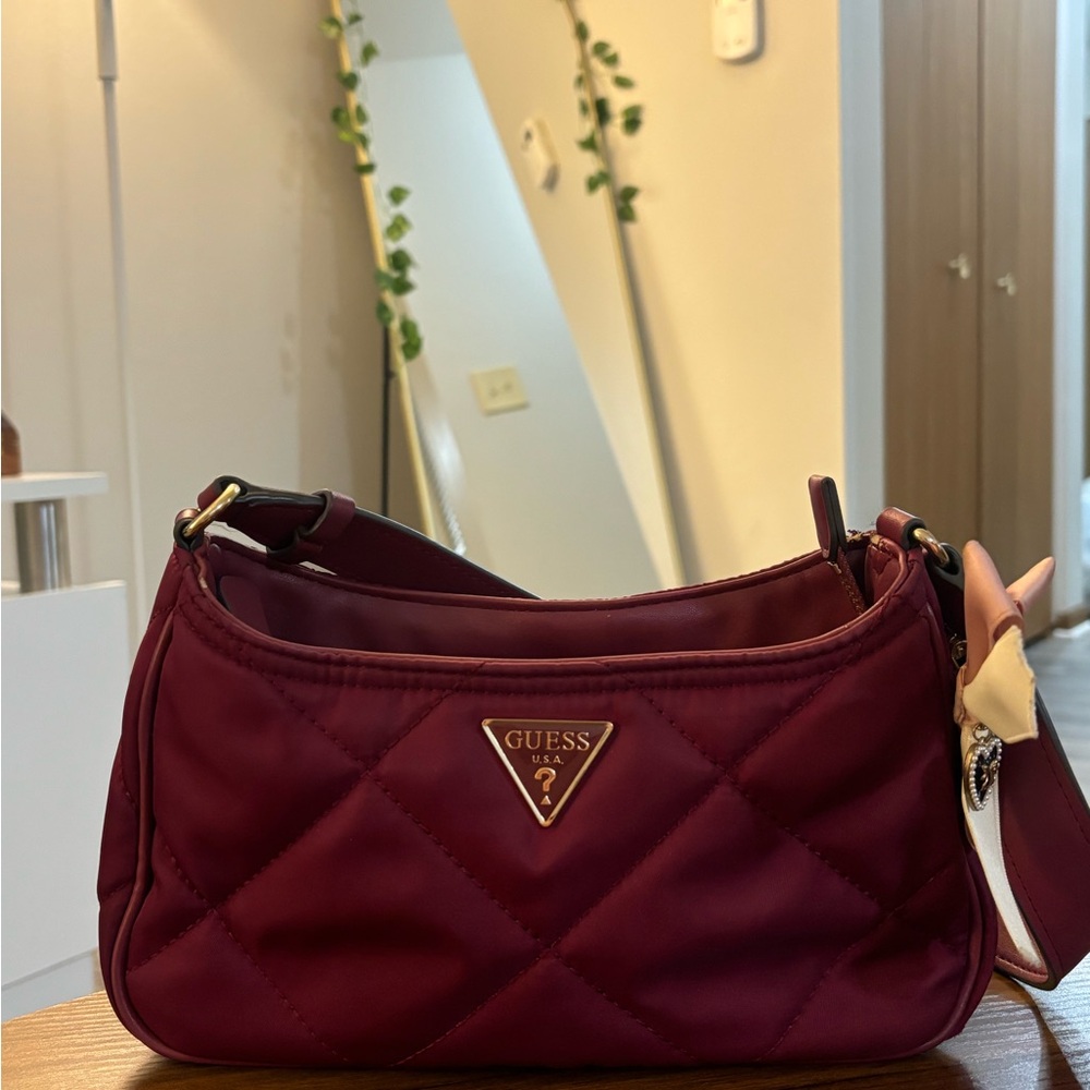 Rare Guess Little Bay Quilted Shoulder Bag merlot red